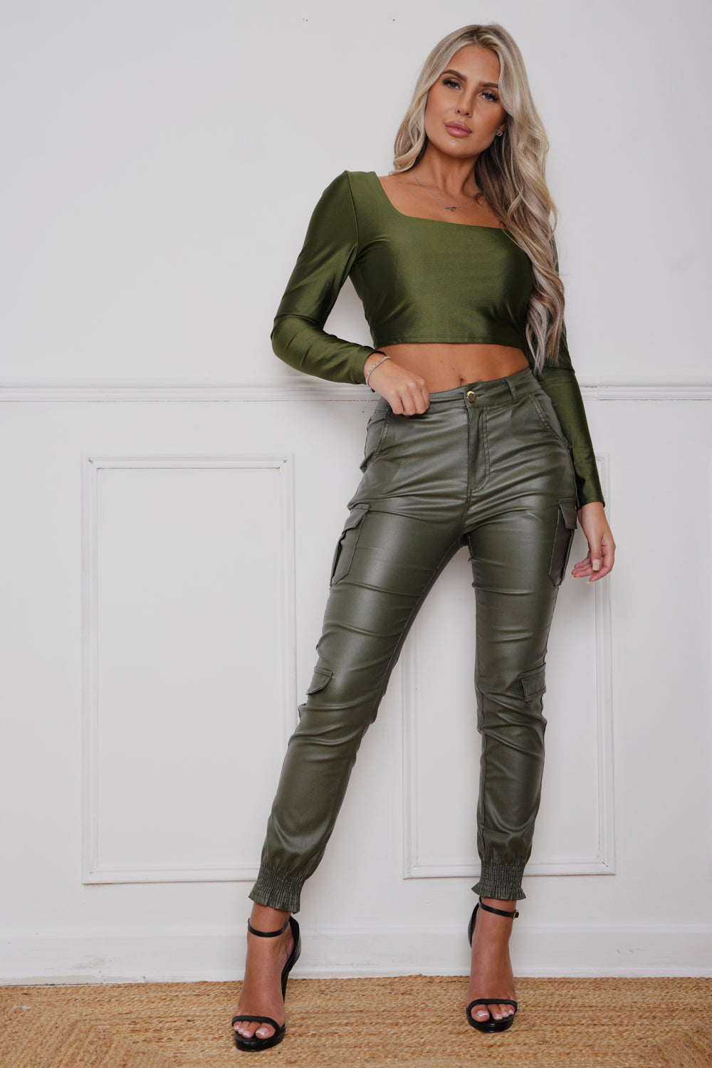 Scooped Neck Long Sleeve Fitted Crop Top Green